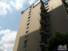 海伦路地铁100米,南北通2房,1梯2户,业主诚售