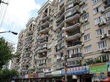 海伦路地铁100米,南北通2房,1梯2户,业主诚售