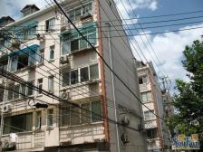 一梯三户,采光充足,主卧朝南,小区中心位置,中式风格