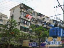 地铁口的中楼层全明户型的精装房,看房方便