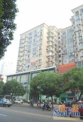 东方广场 南北通透,采光好 装修好,环镜优美 中间楼层