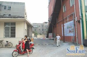 实用两房,临近青山湖公园电梯房,生活方便拧包入住