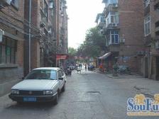 交通便利,楼下就是地铁,全天太阳,干净拎包入住