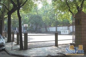 五纬路18号化纤厂宿舍南北通透,采光好视野好,诚心出售