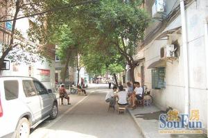 五纬路18号化纤厂宿舍 南北通透,采光好 视野好,诚心出售