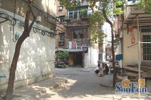 五纬路18号化纤厂宿舍 南北通透,采光好 视野好,诚心出售