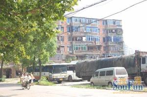 三经路113号制药厂宿舍北区南北通透,采光好近地铁视野好,诚心出售