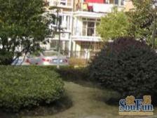 叠加别墅,上贴带露台。小区安静。看房方便。诚心出售