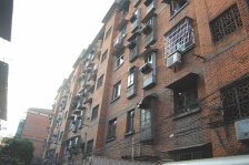 上海路543号搪瓷厂宿舍装修好,环镜优美视野好,诚心出售