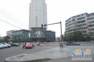 十字街南北通透,采光好近地铁周边匹套完善,,出行方便