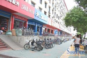 洪城路218号江拖宿舍 南北通透,采光好 装修好,环镜优美 近地铁 视野好,诚心出售