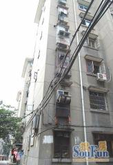 洪城路218号江拖宿舍 南北通透,采光好 装修好,环镜优美 近地铁 视野好,诚心出售