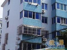 带院子 位置好出行方便 东面就是河边绿化带 遛弯好去