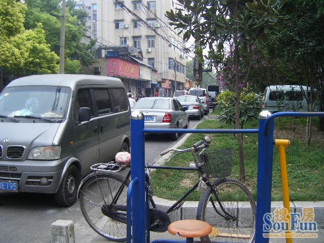 小区相关图
