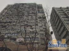 东外滩内环内,近地铁,中间楼层,边套全明户型。