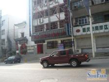 福利社公交车站旁业主自住的大两房,急售