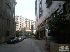 房子整体装修业主保持很好,房子单价低,购买很实惠