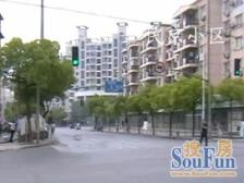 此房满五年 南北通 全明三房 厨卫朝北 双南一北双花园