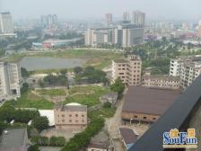 看房方便 毛坯房 阳台前面有一个大平台