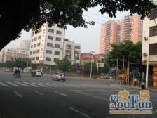 ,三面采光,所以采光通风良好。户型很方正。