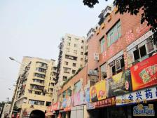 房子是覃家岗步行街里面正规一室一厅