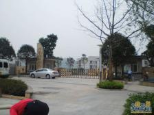 缙云山下,环境好,住家清静,出行方便,户型结构好。