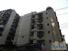 小龙坎地铁站旁 双轻轨 步梯两室 低楼层