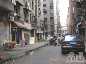 扁担巷南北通透,采光好装修好,环镜优美周边匹套完善,,出行方便