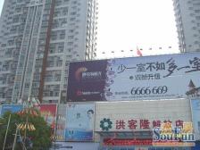 楼下就是华润万家,解放路主干道,繁华地段,出行方便