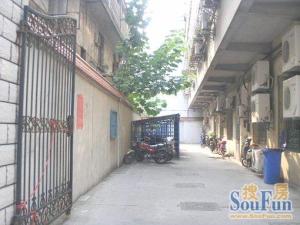 京山小区户型方正,采光好装修好,环镜优美近地铁视野好,诚心出售