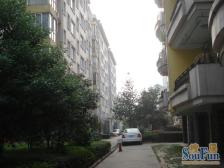 有架空层 楼下是车库 精装三房 带露台