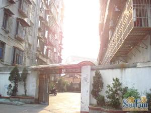 站前西路住宅小区三房通透采光好室内干净清爽楼层好带车库