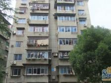 近地铁。复式楼,买一层送一层,全天阳光房。读豫章小学,