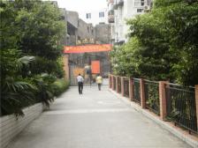 交通便利环线陈家坪站500米左右小区外就是公交车站