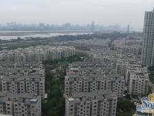 凤凰城二期凤翔苑 南北通透,采光好 装修好,环镜优美 近地铁 周边匹套完善,,出行方便