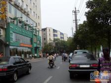 东湖区环湖路 南北通透,采光好 装修好,环镜优美 近地铁 视野好,诚心出售