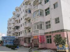 有阳台,家具,可以拎包入住。