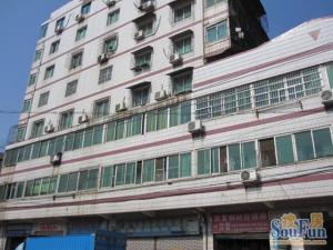 该小区地段好 环境好 配套齐全 旁边有大型市 医院