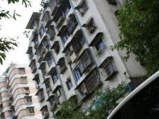 近轻轨 出行方便 近解放碑商圈