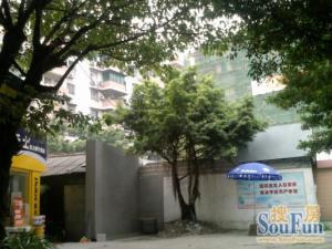 公园和临江加地铁的小区花园一套电梯两房