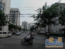 区政府旁经典小2房 厨卫全明 出则繁华 交通方便