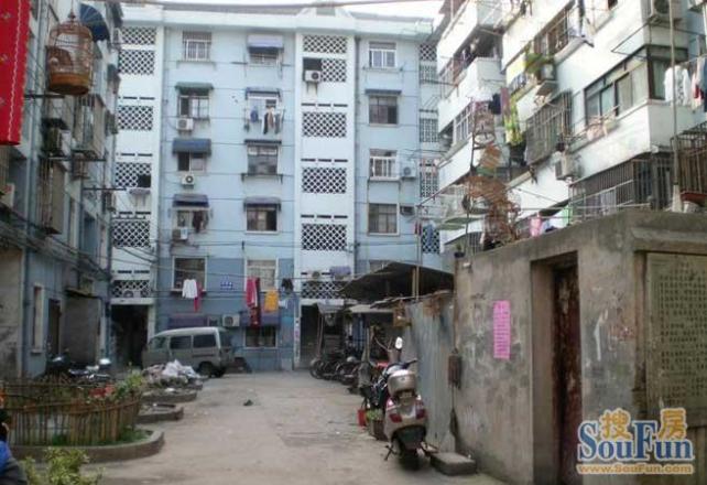 厅后街小区实景图