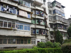 青山支路26号光明小区(发电厂宿舍) 南北通透,采光好 视野好,诚心出售