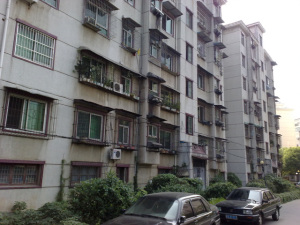 市中心地段满五唯一,精装好楼层,交通四通八达出行方便