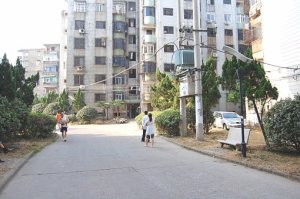 正南富丽花园 南北通透,采光好 中间楼层