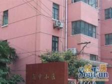 一梯两户,主卧朝南,卫生间全明,品质小区,近地铁,精装修,诚意出售,采光充足