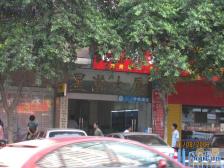 该小区为电梯房,出行方便,小区总体环境保持良好