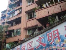 三峡广场商圈旁,配套设施齐全,户型方正,交通便捷