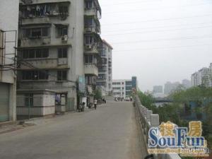 杨家厂小区(钻石豪宅)南北通透,采光好装修好,环镜优美近地铁周边匹套完善,,出行方便