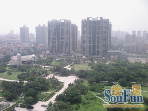鸿业豪庭 近地铁公园 大半圆形落地玻璃景观窗 好舒适